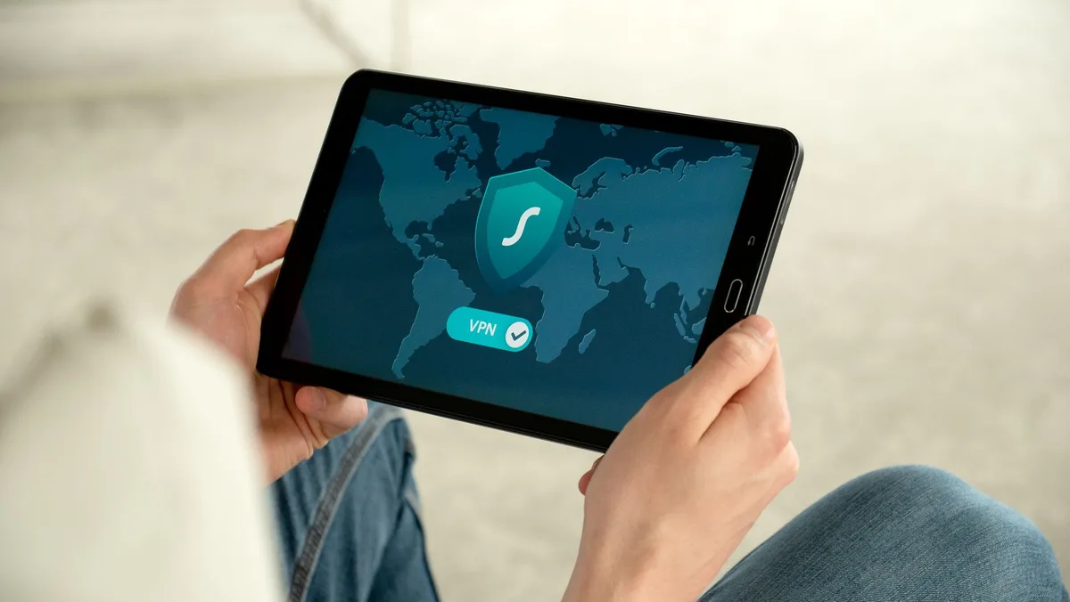 Serveurs VPN interconnectés symbolisant la sécurité et le chiffrement des données
