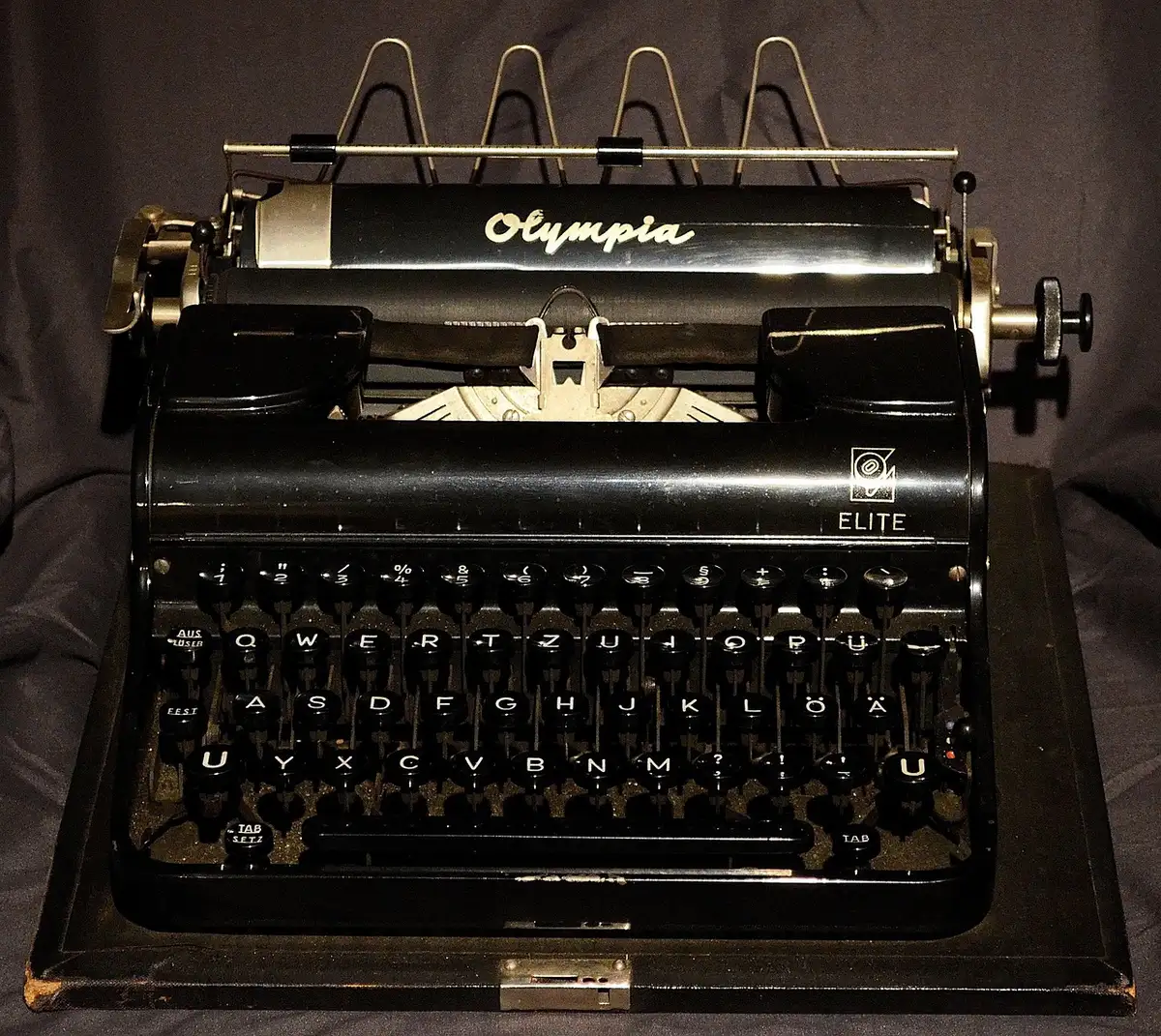 Récepteur de radiomessagerie ancien posé sur une table