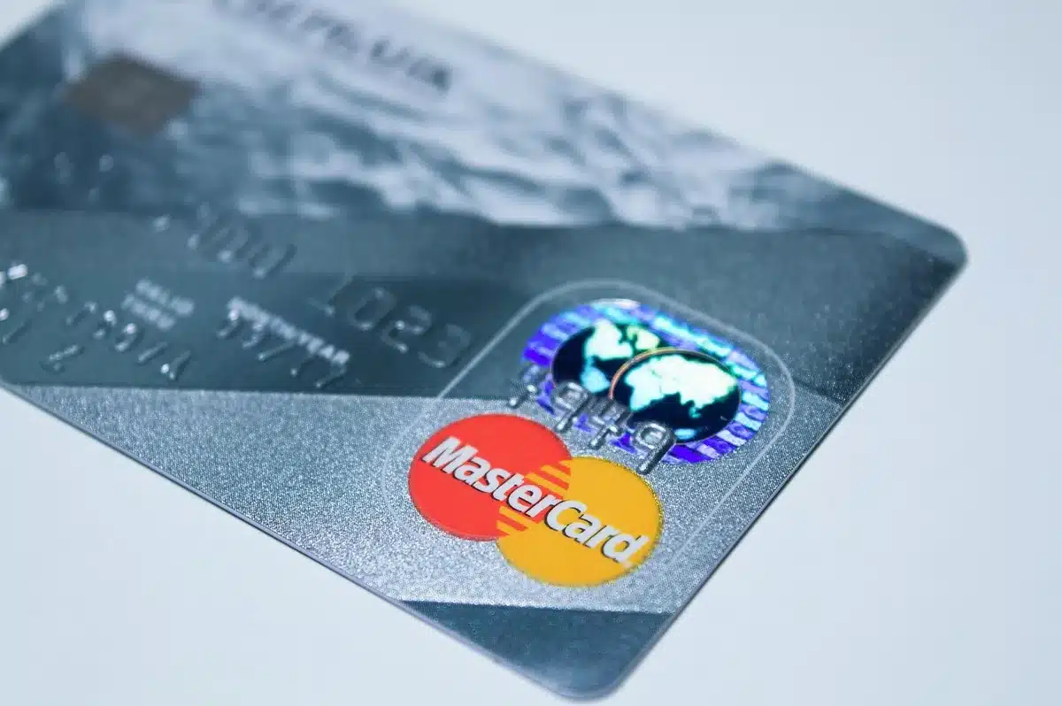 Page de paiement en ligne sur un ordinateur portable montrant options de paiement